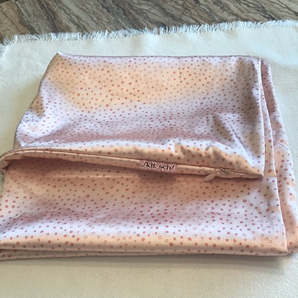 Kitsch Soft Satin polyester peach zippered pillow case in Microdot design EUC - Picture 2 of 6